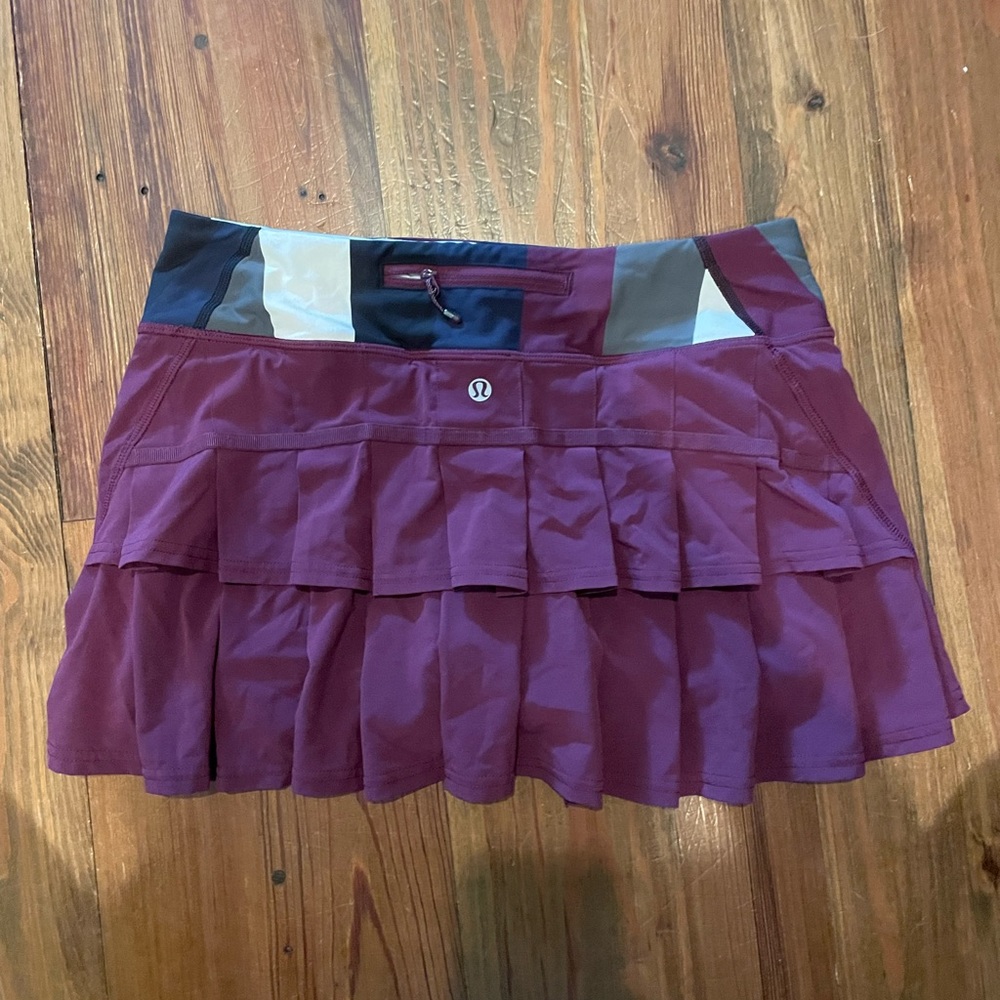 Lululemon Run: Pace Setter Skirt 
Plum / Pow Stripe Angel Wing!!